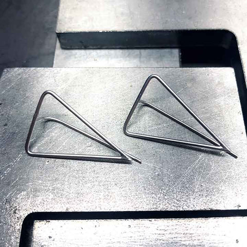 PENDIENTE MINIMAL TRIANGULO - 13CRAZY